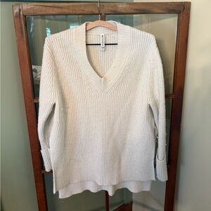 Athleta Cream V-Neck Sweater Chunky Knit